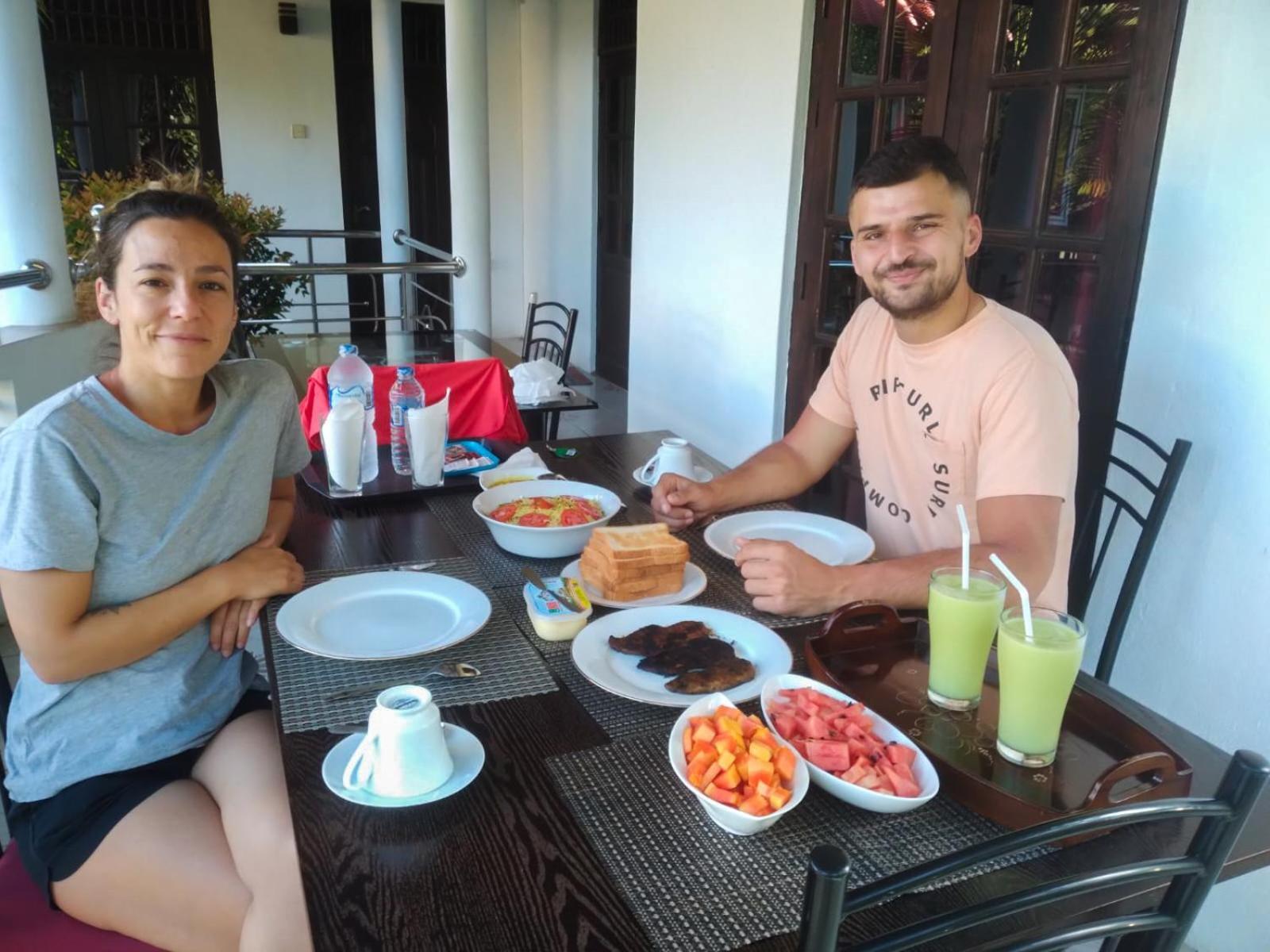 Myr-O Homestay Kombichankulama エクステリア 写真