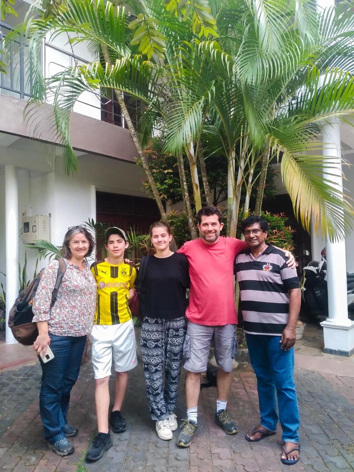 Myr-O Homestay Kombichankulama エクステリア 写真