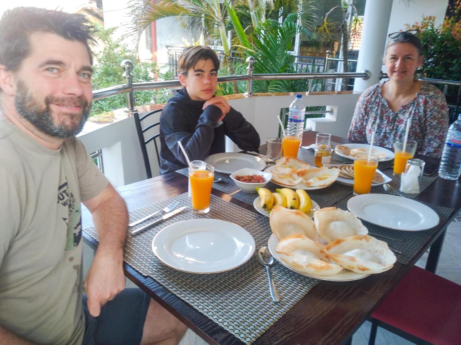 Myr-O Homestay Kombichankulama エクステリア 写真