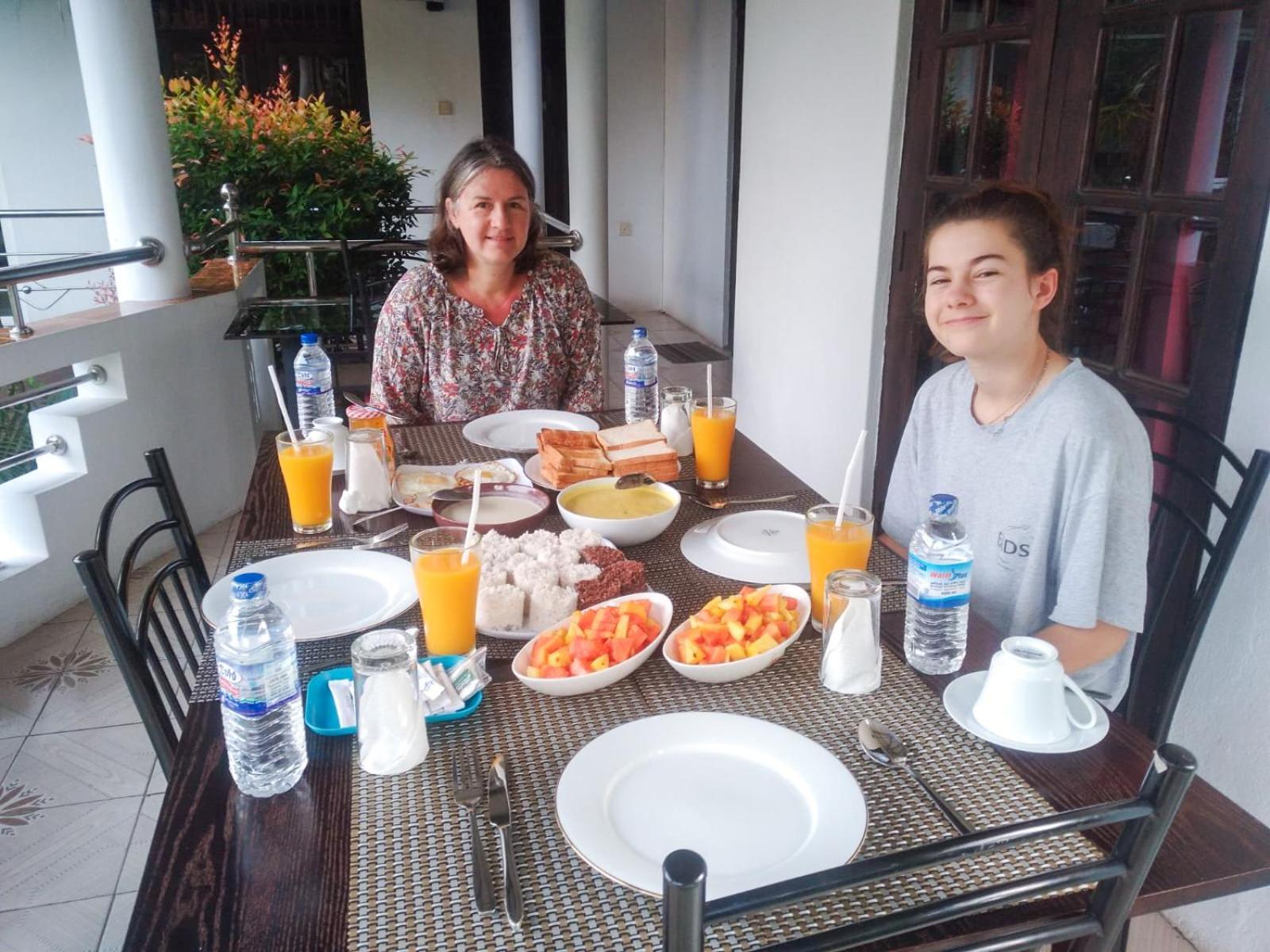 Myr-O Homestay Kombichankulama エクステリア 写真