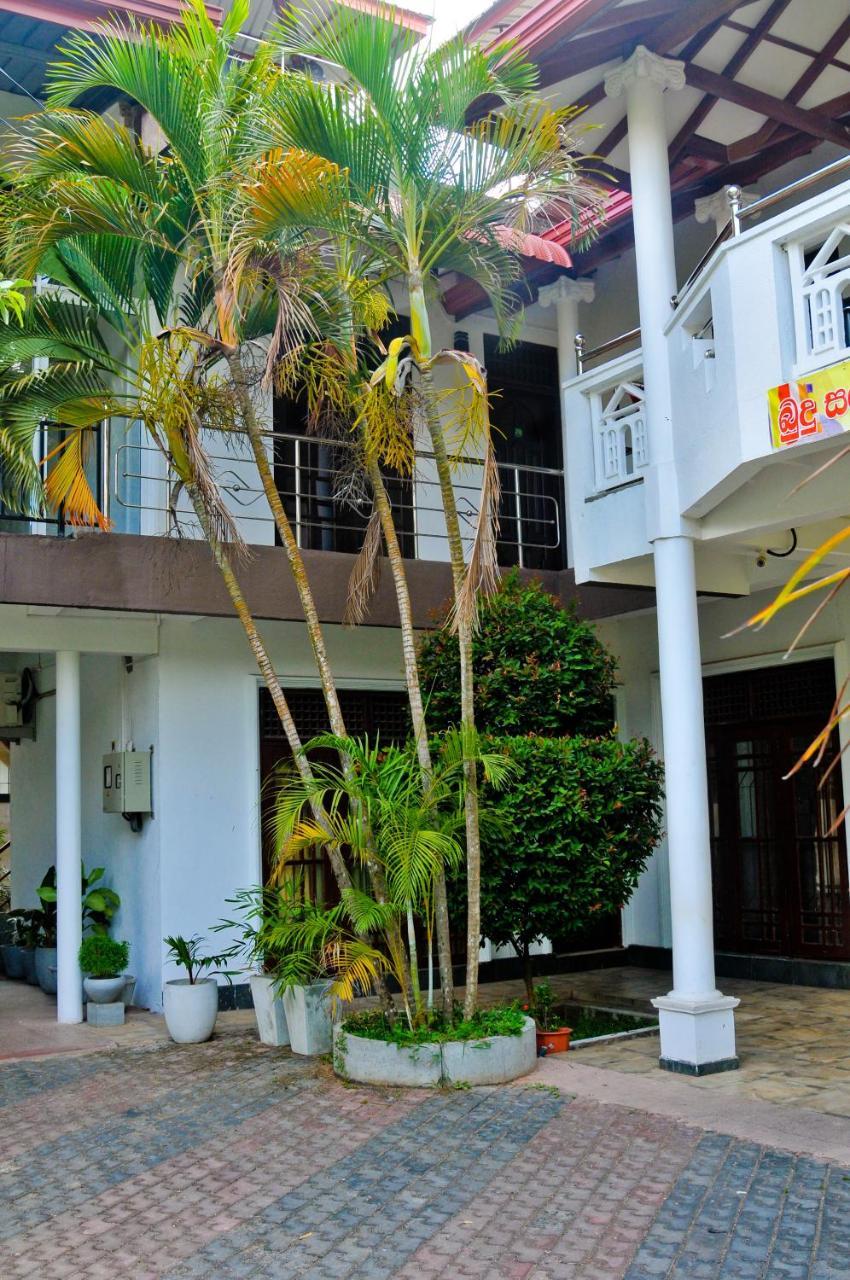 Myr-O Homestay Kombichankulama エクステリア 写真