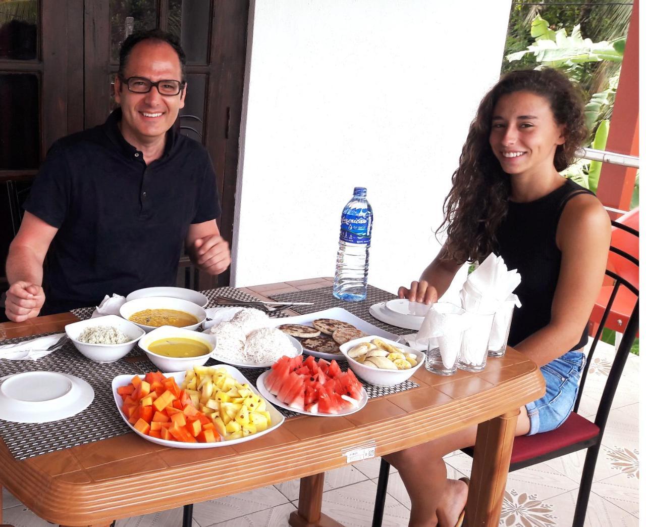 Myr-O Homestay Kombichankulama エクステリア 写真