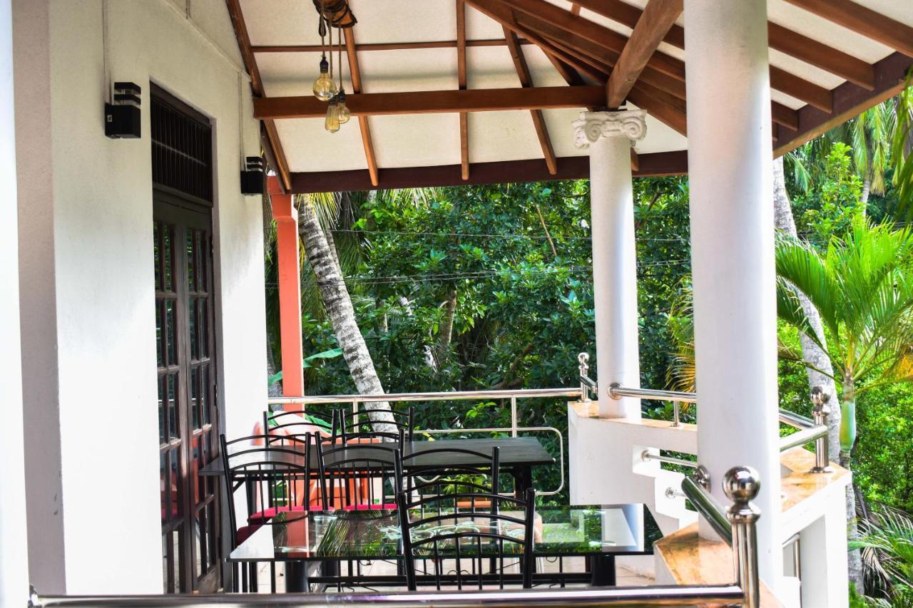 Myr-O Homestay Kombichankulama エクステリア 写真