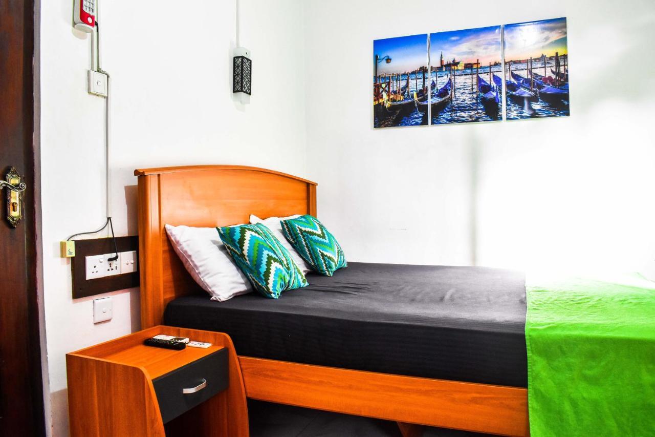 Myr-O Homestay Kombichankulama エクステリア 写真
